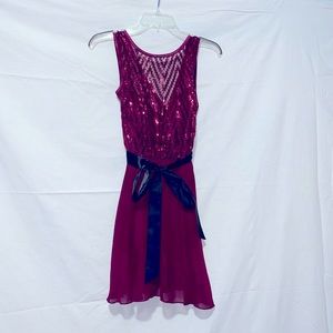 Beautiful XS purple dress in good condition.